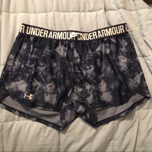 UnderArmour shorts (M)